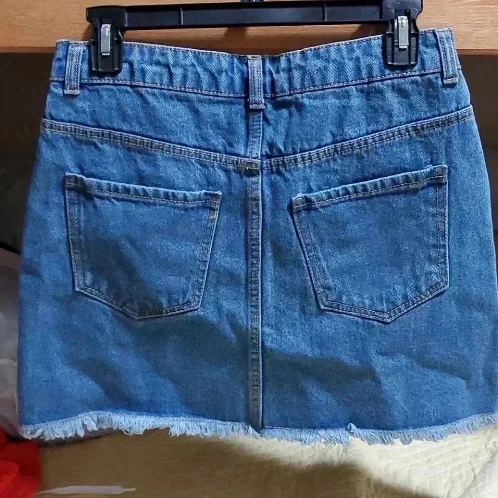 ☆☆☆F-21 Denim skirt - Picture 2 of 6